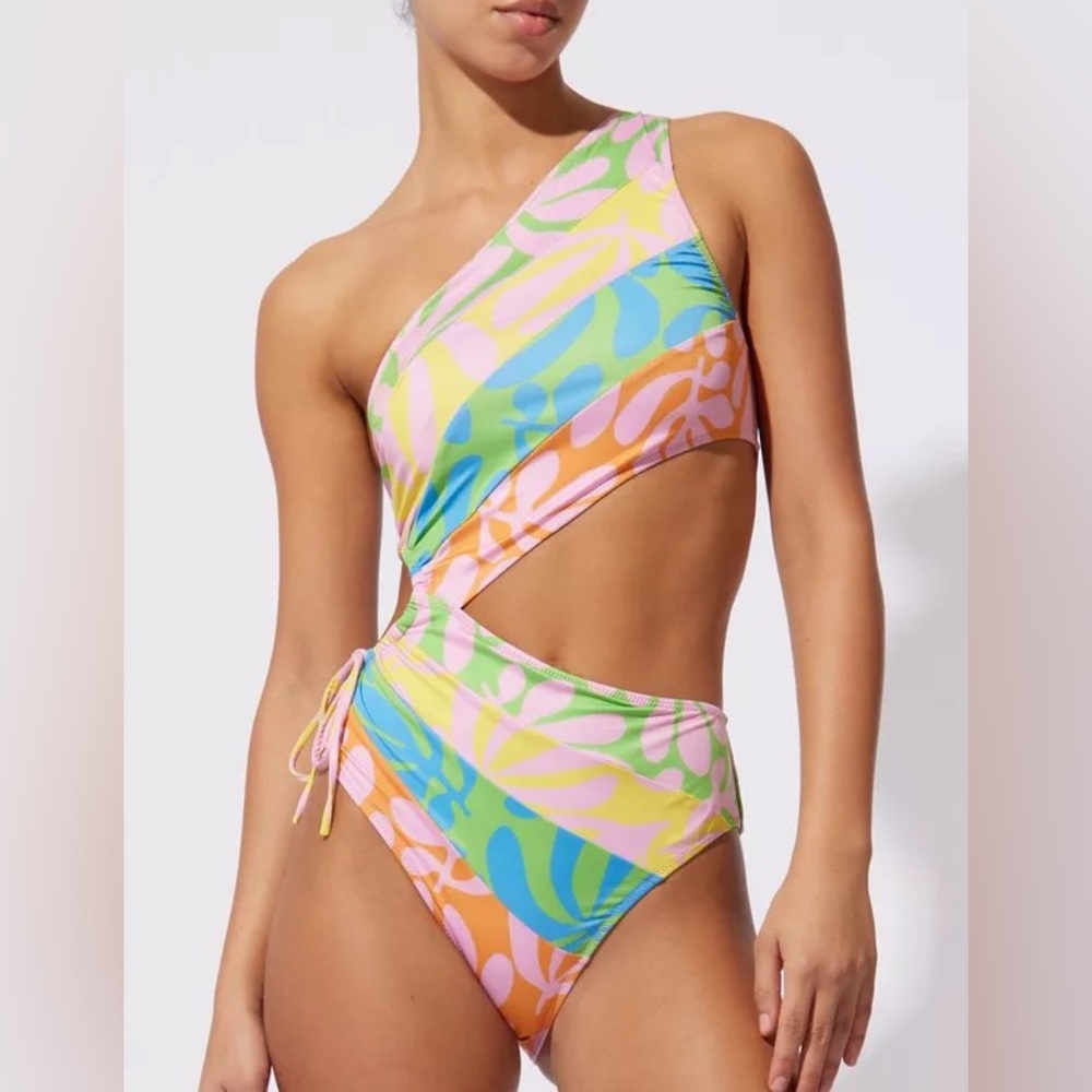 Solid and striped the Randall cutout one piece in mixed leaf